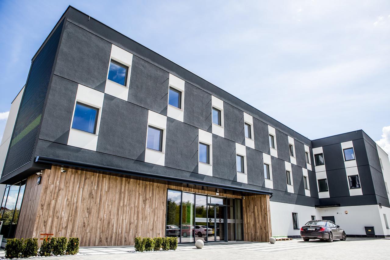 Hotel Mazurek Koło エクステリア 写真