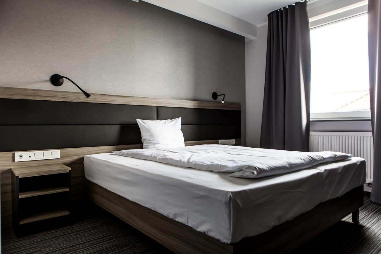 Hotel Mazurek Koło エクステリア 写真